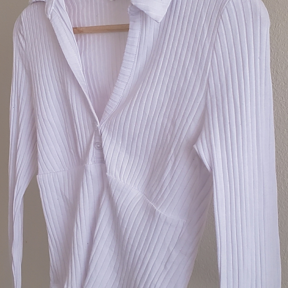 ☀️ TIMING Ribbed V-Neck Top - Picture 2 of 4
